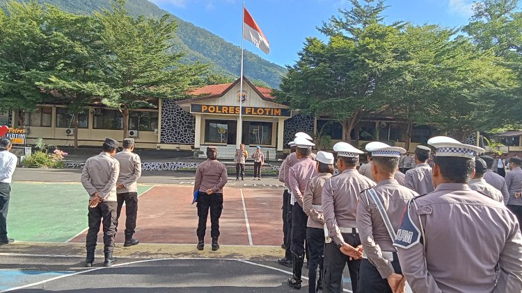 Jam Pimpinan Apel Pagi, Kapolres Flotim Cek Kehadiran Personilnya