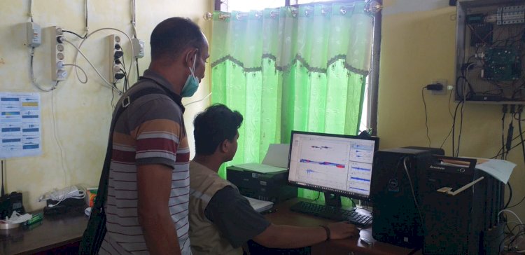 Polsek Wulanggitang - Polres Flotim terus Monitoring Perkembangan Erupsi Gunung Lewotobi Laki laki.
