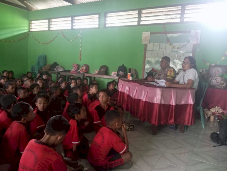 Polisi Sahabat Anak: Bhabin Polsek Wulanggitang Sambangi Siswa-Siswi SDI Wolorona