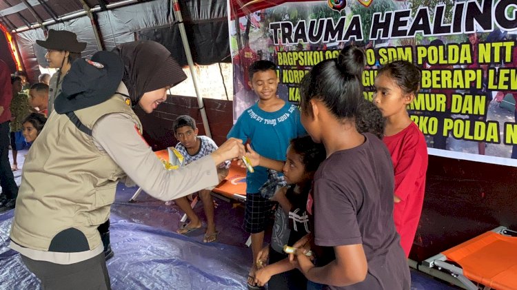 Trauma Healing bagi Anak-Anak yang Terdampak Erupsi Gunung Lewotobi di Posko Pengungsian Konga