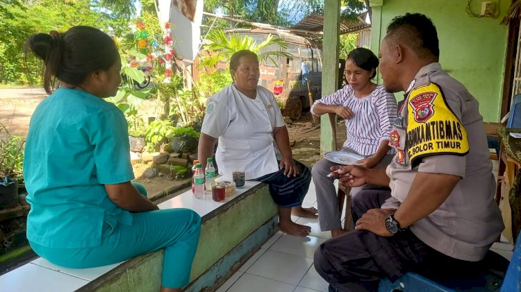 Sambangi Bidan Desa, Bhabinkamtibmas : Tolong Edukasi Masyarakat Terkait Pentingnya Pola Hidup Sehat