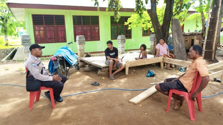 Sampaikan Imbauan Kamtibmas, Bhabinkamtibmas Polsek Adobar Sambangi Warga Desa Klukenuking