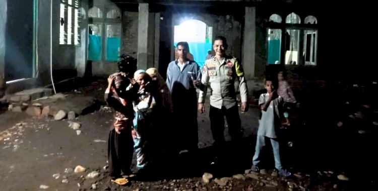 Polres Flotim Lakukan Pengamanan Sholat Tarawih