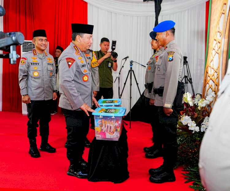 Kapolri Hadiri Bazar Ramadan Polri Presisi dan Baksos di Surabaya
