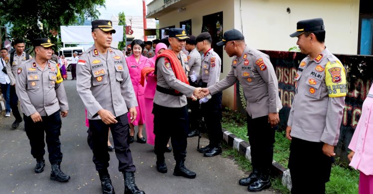 Selamat Datang AKBP Adhitya Octorio Putra Bersama Ibu di Kabupaten Flores Timur