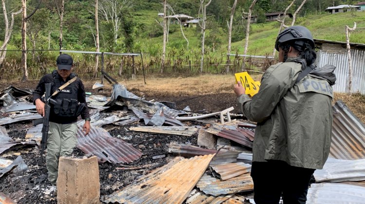 Polri Lakukan Olah TKP Penyerangan Terhadap Guru dan Tenaga Kesehatan di Yahukimo oleh KKB