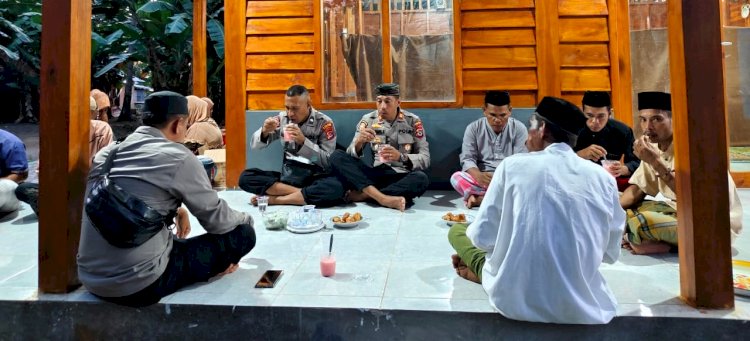 Polsek Adonara Barat Buka Puasa Bersama dengan Tokoh Agama dan Jamaah di Masjid Al Muhajirin