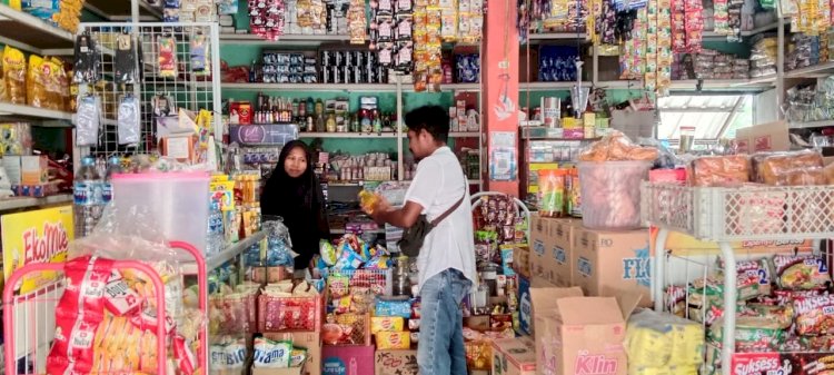 di Kios RAHMAT Satgas Pangan Polres Flores Timur Lakukan Pengawasan Minyak Goreng
