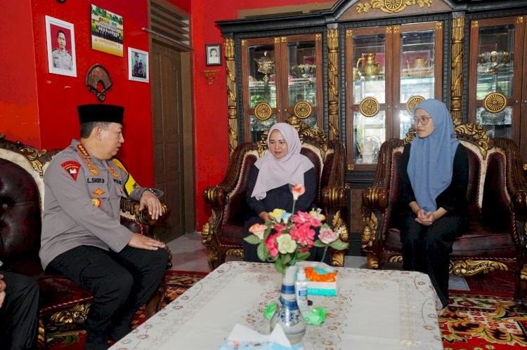 Momen Hangat Kapolri Kunjungi Keluarga AKP Anm Lusiyanto, Ungkap Dukacita Mendalam