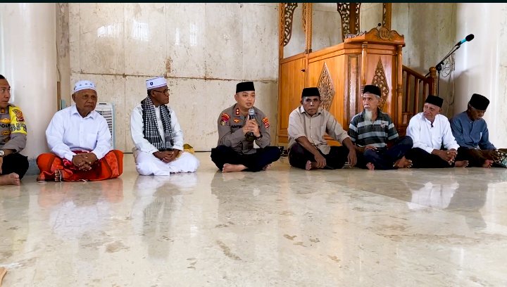 Kapolres Flores Timur AKBP Adhithya Silahturahmi dengan Tokoh Agama di Masjid Agung Ash-Syuhada