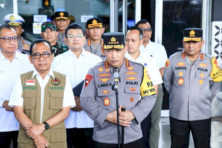 Tinjau Bandara Soetta, Kapolri Instruksikan Jajaran Rutin Patroli Pastikan Pemudik Aman-Nyaman