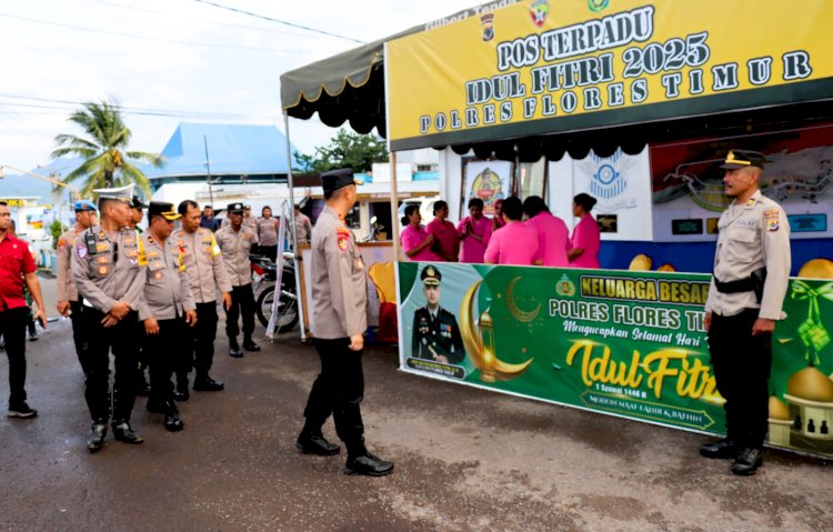 Pantau Kesiapan Pos Pengamanan, Kapolres Flores Timur AKBP Adhitya Octorio Putra Berikan Bingkisan