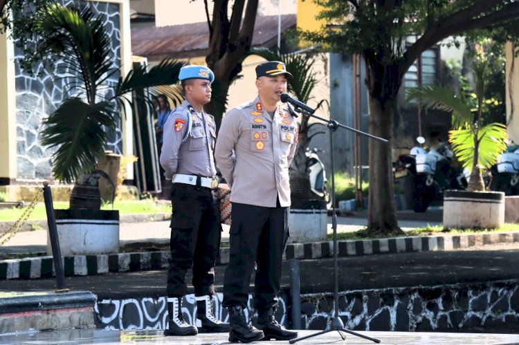 Kapolres Flores Timur AKBP Adhitya Pimpin Apel Pagi dan Sampaikan Minal Aidin Wal Faizin