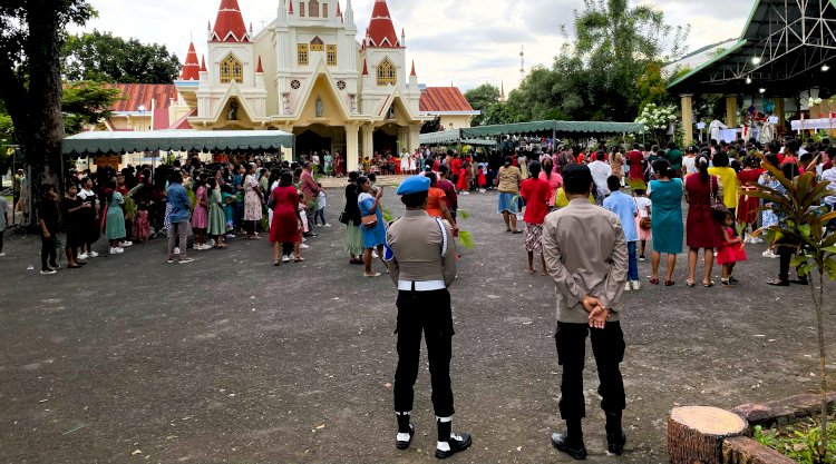 Polres Flores Timur Lakukan Pengamanan Misa Minggu Palma Untuk Anak-Anak di Gereja Katedral Larantuka