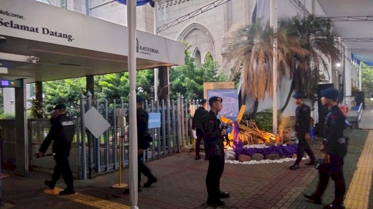 Polisi Amankan Ibadah Paskah di Gereja Katedral Jakarta