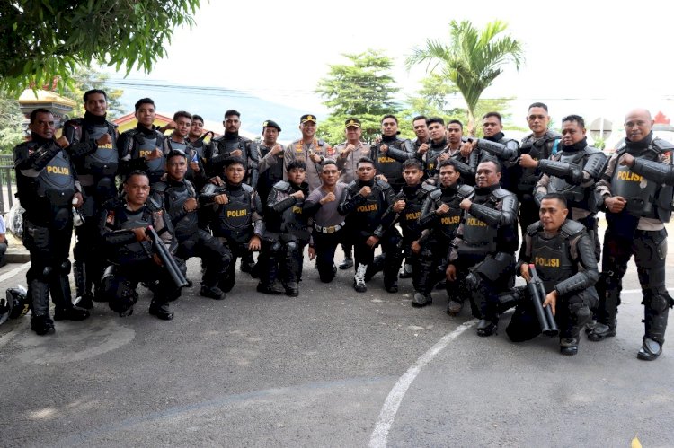 Latihan Dalmas, Kapolres dan Wakapolres Flotim Tampil di Garda Terdepan
