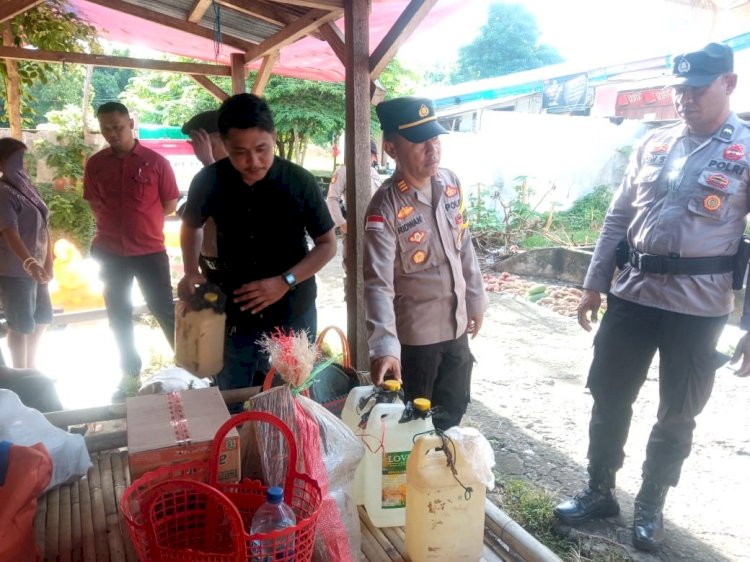 Tekan Peredaran Miras dan Cegah Aksi Premanisme, Polres Flores Timur Gelar Operasi Pekat di Pasar Oka
