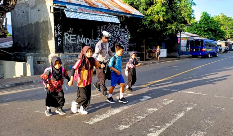 Satlantas Polres Flotim Gelar Pengaturan Lalu Lintas Pagi Hari, Himbau Pengendara Tertib Berlalu Lintas