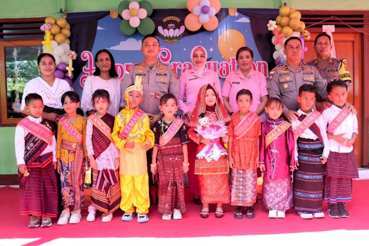 Ketua Yayasan dan Kapolres Flotim Hadiri Pelepasan Siswa TK Kemala Bhayangkari 06 Larantuka
