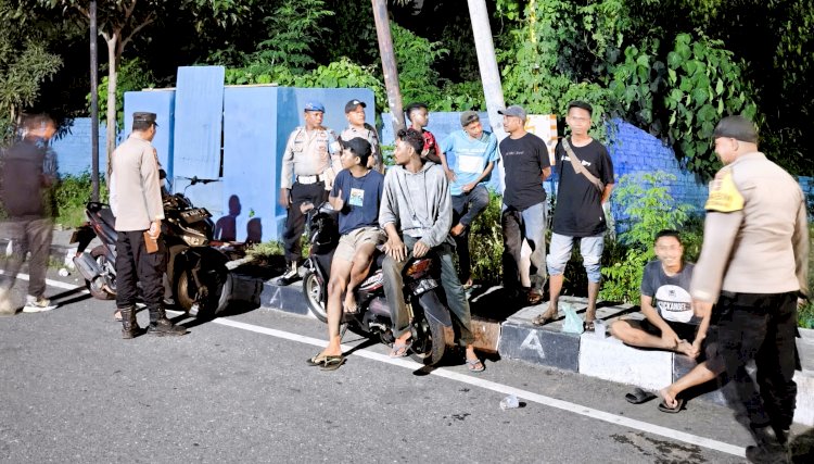 Polres Flotim Gelar Patroli Dialogis, Cegah Premanisme dan Jaga Kondusifitas Kota Larantuka