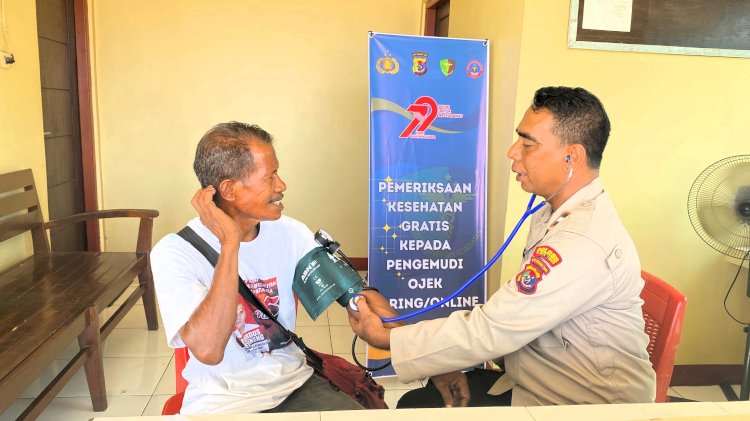 Polres Flotim Gelar Layanan Kesehatan Gratis untuk Ojek dan Buruh Pelabuhan dalam Rangka Hari Bhayangkara ke-79