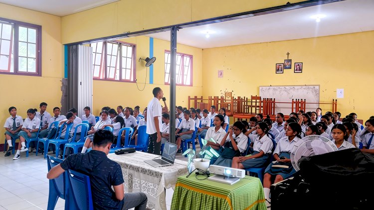 Bangun Kesadaran Sejak MPLS, Polres Flotim Sosialisasikan Dampak Narkoba dan Bullying ke Pelajar