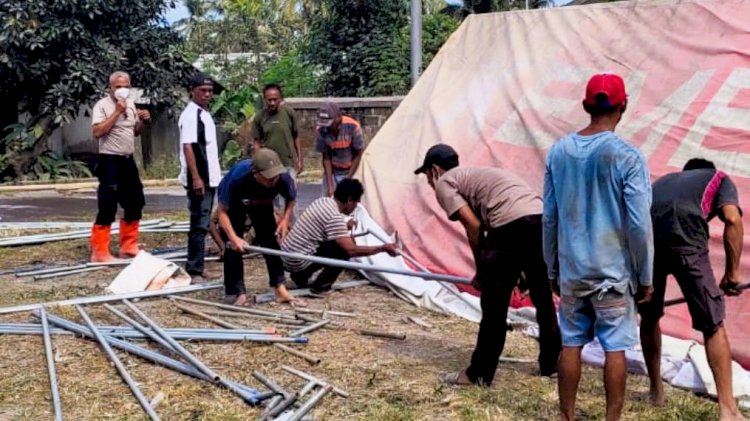 Semangat Belajar Tak Padam, Polsek Wulanggitang Bantu Dirikan Tenda Sekolah di Tengah Bencana