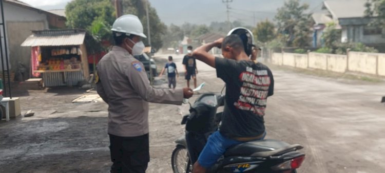 Himbauan Humanis Polri dan giat mitigasi lainnya kepada warga Terdampak Gunung Lewotobi Laki-laki