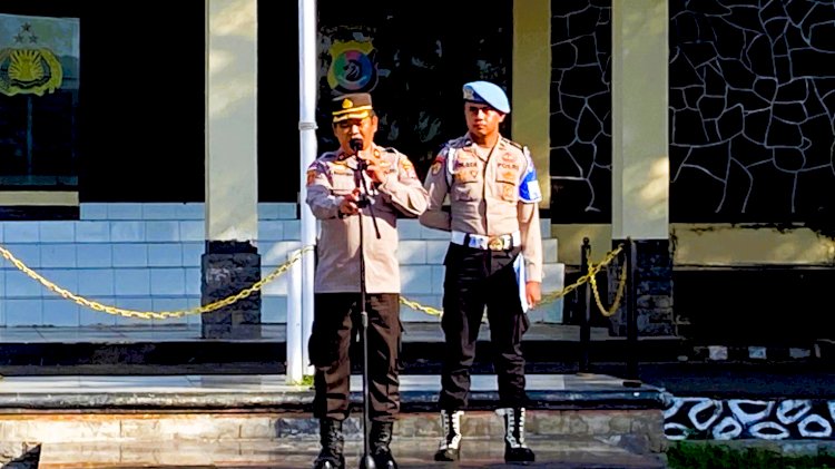 Waka Polres Flores Timur Tekankan Disiplin dan Kepedulian Anggota Saat Apel Jam Pimpinan