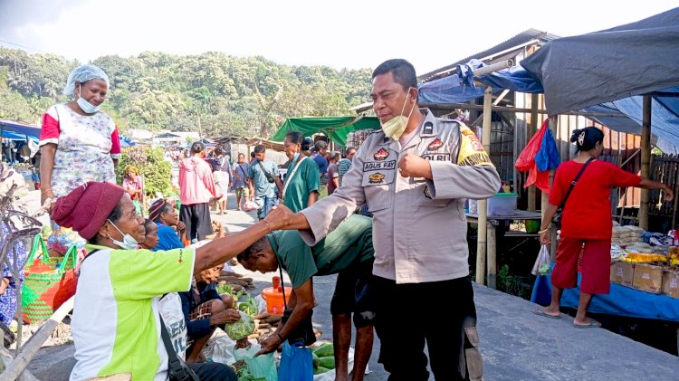 Wujudkan Rasa Aman bagi Warga, Bhabinkamtibmas Desa Boru Lakukan Patroli dan Pengamanan Pasar