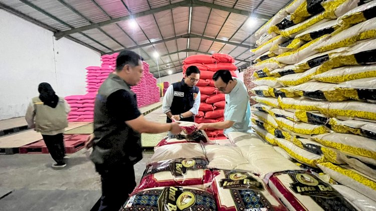 Polda NTT Cek Distributor Beras di Kota Kupang, Temukan Penjualan di atas HET, Distributor diberi Teguran Tertulis
