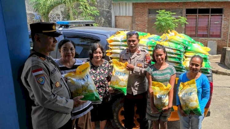 Terjual 2 Ton Beras SPHP di Weri, Polres Flores Timur Bantu Ringankan Beban Warga Lewat Gerakan Pangan Murah