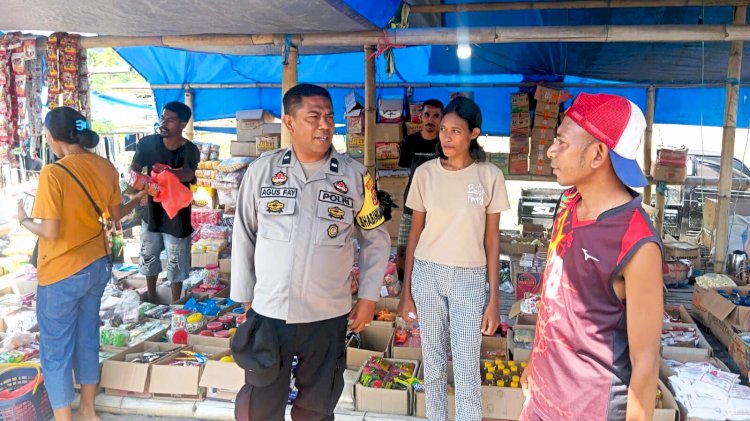 Tak Bosan, Aipda Agustinus Fay Terus Sambangi Pasar Ingatkan Warga untuk Jaga Keamanan