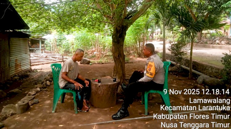 Sambang ke Rumah Warga, Bhabinkamtibmas Lamawalang Ajak Warga Waspada Hoaks dan Jaga Kamtibmas