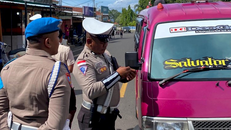 18 Teguran, Operasi Zebra Turangga 2025 Polres Flores Timur Fokus Tertib Berlalu Lintas