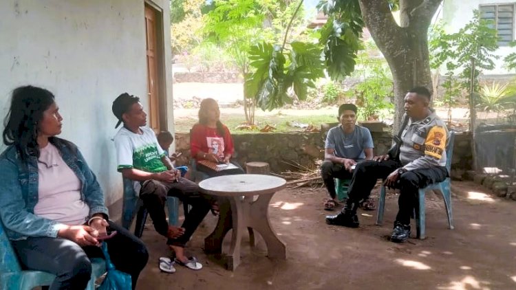 Perkuat Keamanan Desa, Bhabinkamtibmas Lamawalang Intens Sambangi Warga