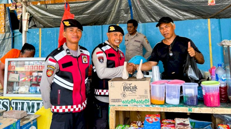 Patroli Presisi Polres Flotim Menyapa UMKM: Pastikan Keamanan Terjaga