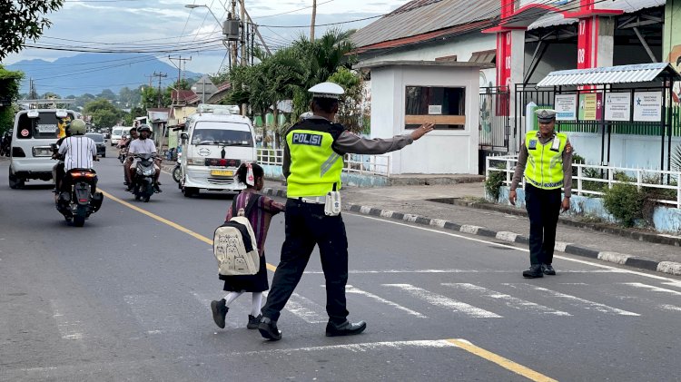Tingkatkan Keselamatan Jalan, Polres Flotim Awasi Ketat Arus Pagi di Larantuka