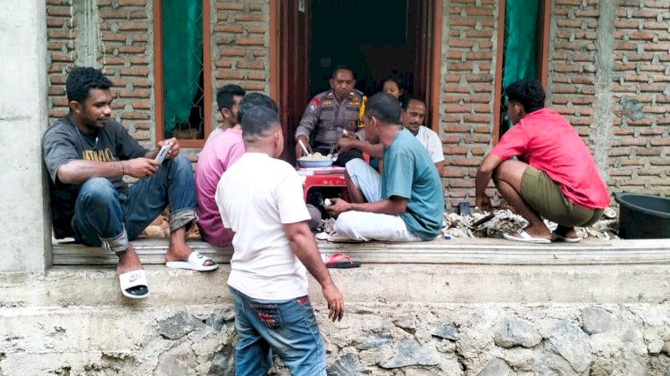 ‎Bhabinkamtibmas Tapobali Sambangi Pemuda, Ajak Jaga Kamtibmas dan Kurangi Miras