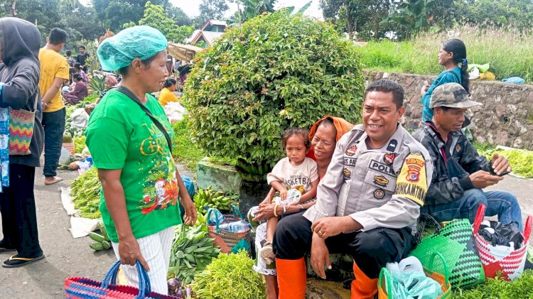 Aipda Agus Fay Hadir di Pasar Boru, Warga Diimbau Tertib dan Waspada Cuaca Hujan