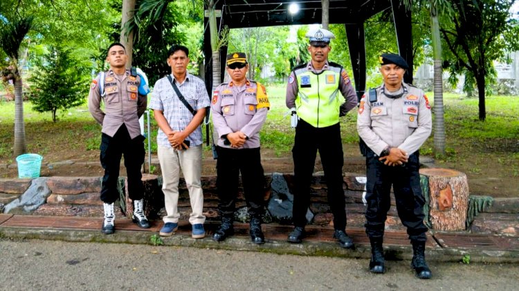 Wakapolres Flores Timur Cek Personel Pos Pam Gereja, Pastikan Ibadah Aman dan Kondusif