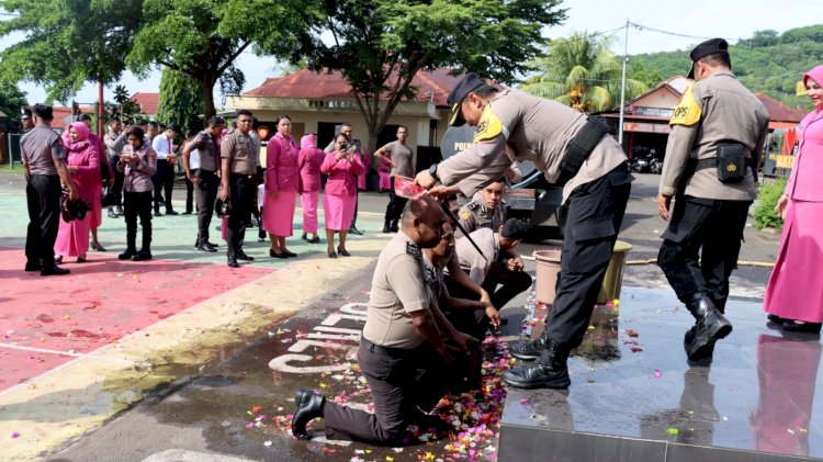Momentum di Akhir Tahun, 45 Personel Polres Flores Timur Resmi Naik Pangkat