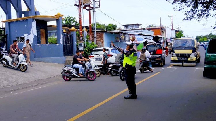 Satlantas Polres Flores Timur All Out Jaga Kelancaran Salat Jumat