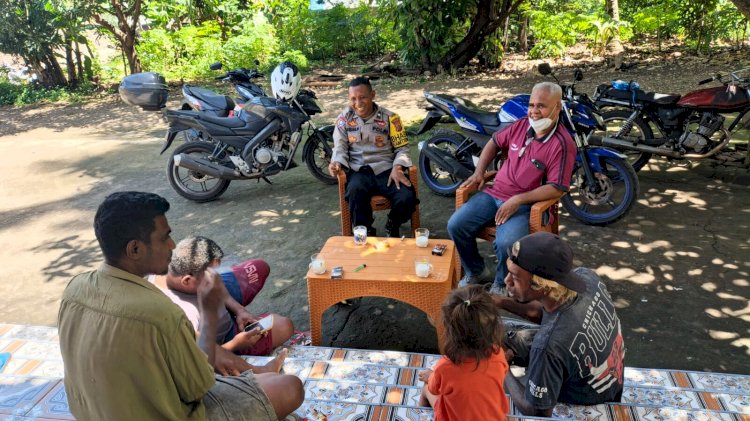 Door to Door, Bhabinkamtibmas Horowura Aipda Abidin Ajak Jaga Kamtibmas di Adonara Tengah