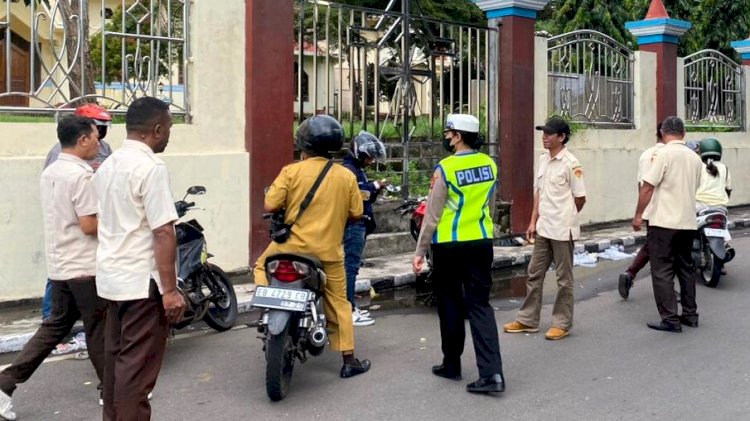 Gandeng Dispenda, Satlantas Polres Flores Timur Tertibkan Kendaraan di Larantuka