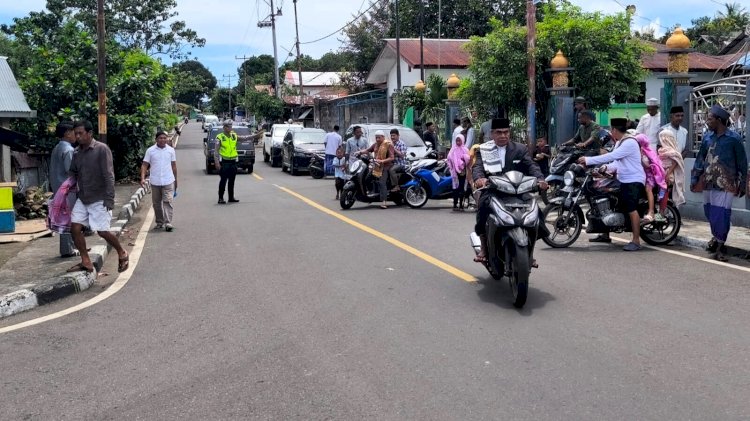 Satlantas Polres Flotim Pastikan Lalin Lancar Saat Sholat Jumat