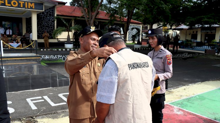 Perkuat Harkamtibmas, PAM Swakarsa Dua Kelurahan Resmi Dikukuhkan di Polres Flotim