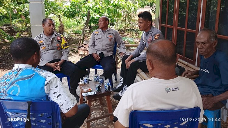 Sambang Persuasif Polsek Titehena Bangun Semangat Kebersamaan