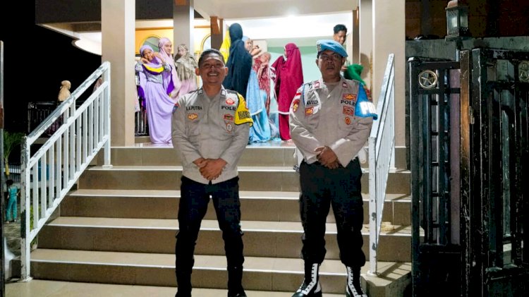 Malam Penuh Berkah, Polri Amankan Ibadah Tarawih di Adonara Timur