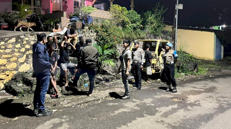Humanis dan Tegas, Tim Patroli Imbau Pemuda di Simpang Jalan III Kembali ke Rumah